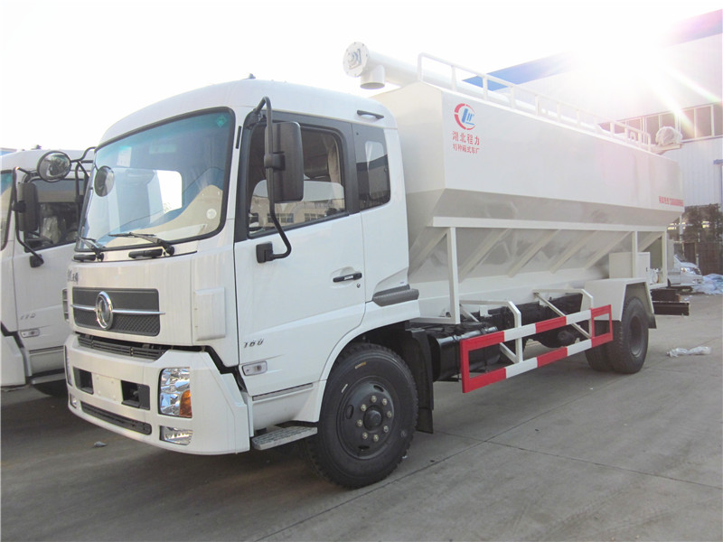 散裝<a href=http://essary.cn/siliaoche/ target=_blank class=infotextkey>飼料車</a>圖片展示