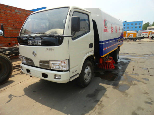  東風福瑞卡道路清掃車（<a href=http://essary.cn/saoluche/ target=_blank class=infotextkey>掃路車</a>）