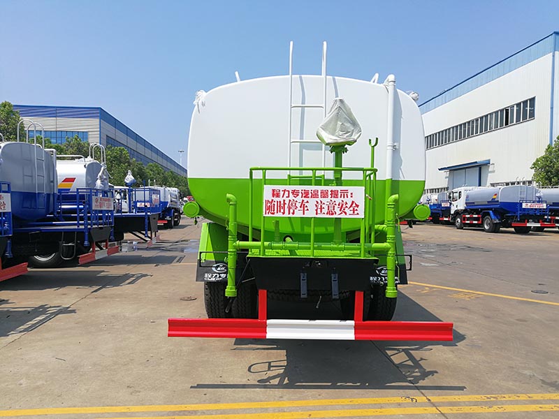 國(guó)六15方東風(fēng)多利卡D9灑水車(chē)圖片5
