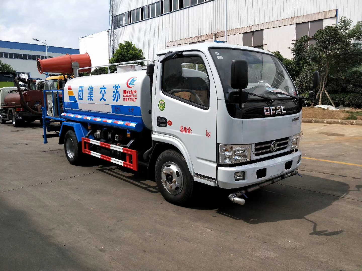 5噸灑水東風(fēng)噴霧車(chē)